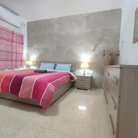 Dolphin Court 3-Bedroom Sea View Apartment In Marsaskala, Malta Exterior photo
