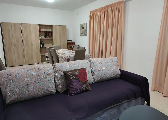 Dolphin Court 3-Bedroom Sea View Apartment In Marsaskala, Malta