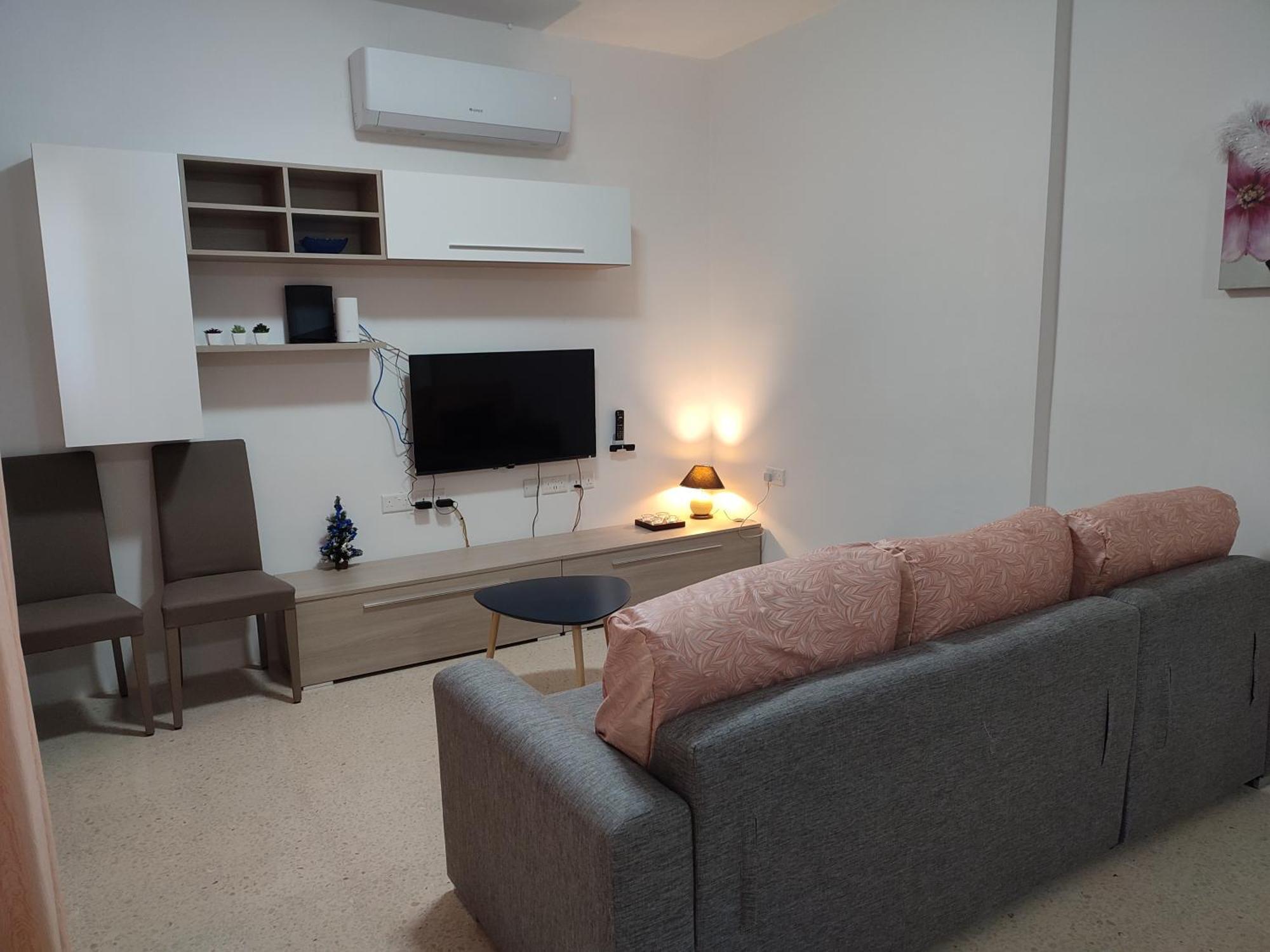Apartment Dolphin Court 3-bedroom Sea View In Marsaskala, Malta *