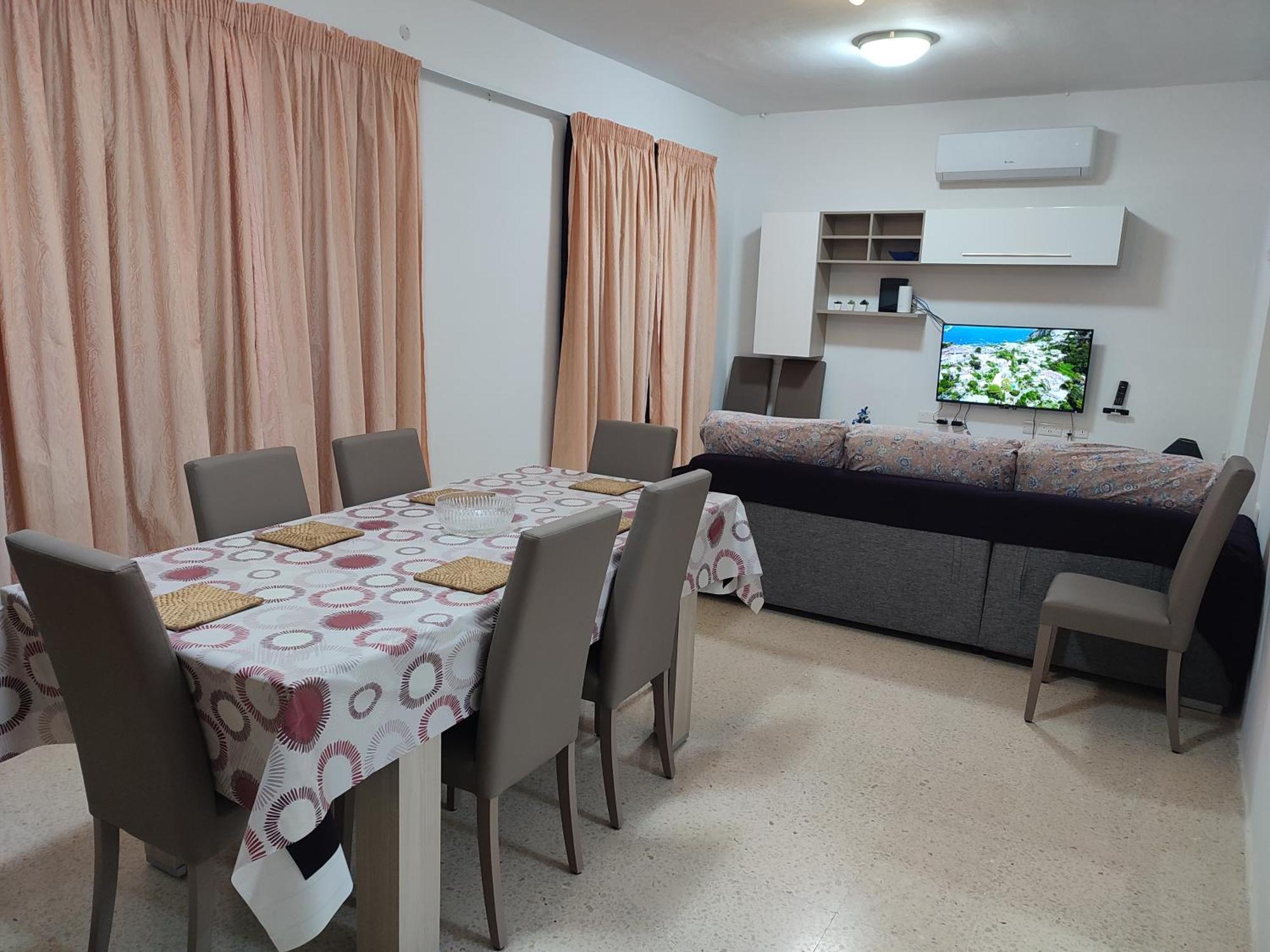 Apartment Dolphin Court 3-bedroom Sea View In Marsaskala, Malta