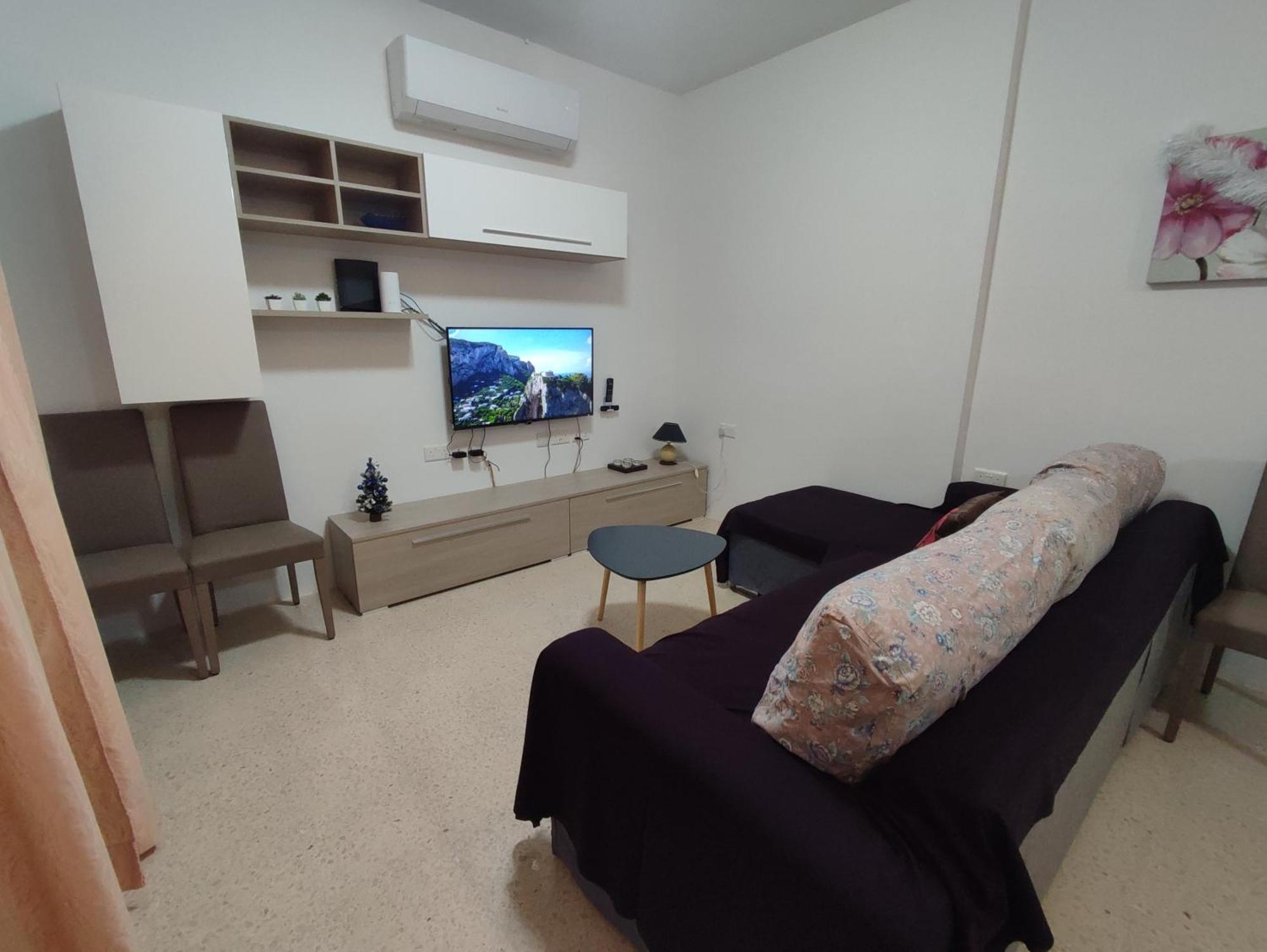 Apartment Dolphin Court 3-bedroom Sea View In Marsaskala, Malta *